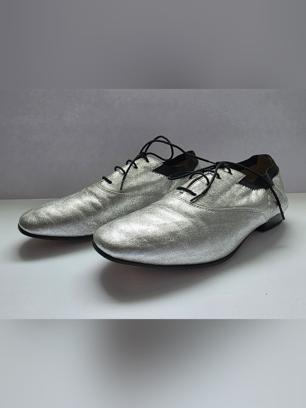 Tory Burch Bombe Oxford Lace-Up Shoes in Crinkle-Textured Metallic Silver Sz 9M
